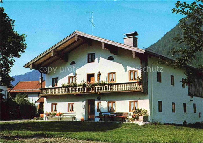 Ruhpolding Bayern Bauernhaus Gaestehaus Balkon Blumenkaesten Berge Alpen Max-Ber