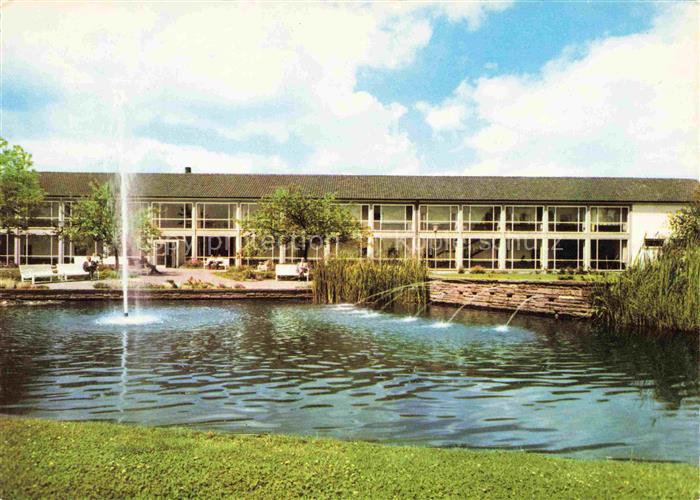 Bad Waldliesborn Kurmittelhaus Kurbad Teich Springbrunnen Modernarchitektur Park