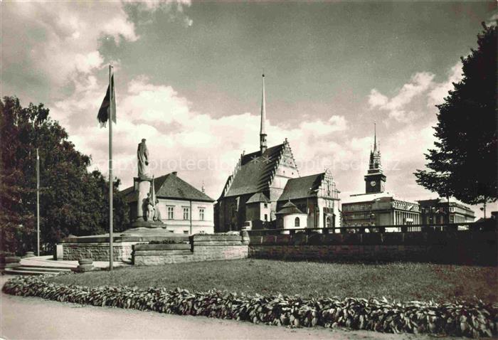 PARDUBICE Pardubitz CZ Befreiungsdenkmal Ehrenmal Kirche Flagge Park Rasen Stadt