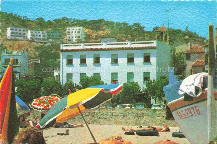 TOssA DE MAR Costa Brava Gerona ES Hotel-La-Playa Strand Sonnenschirme Fischerbo