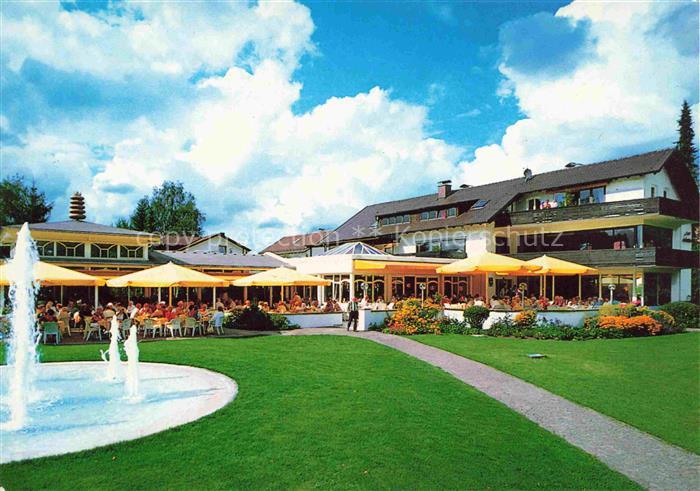 BAD WoeRISHOFEN Konditorei-Schwermer Terrassencafe Brunnen Rasen Sonnenschirme G