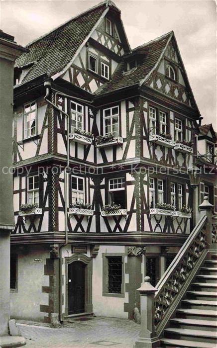 Wertheim Main Haus der vier Gekroenten Fachwerkhaus Historisches Gebaeude