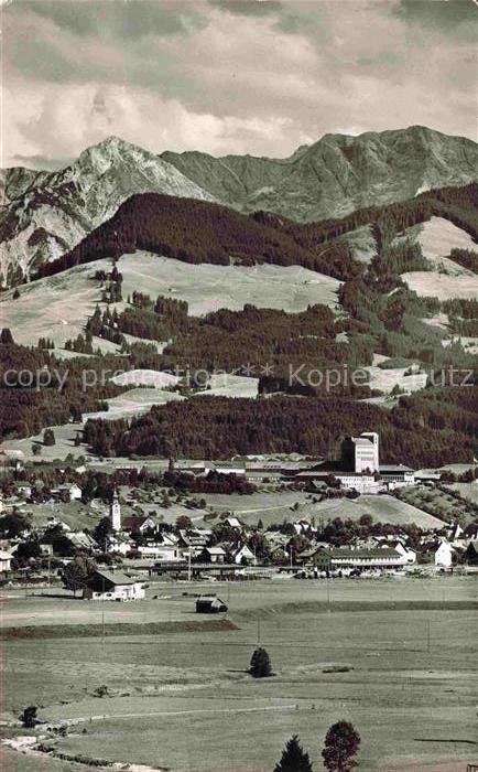 Sonthofen Allgaeu Bayern Panorama Blick gegen Rotspitze und Daumengruppe Allgaeu
