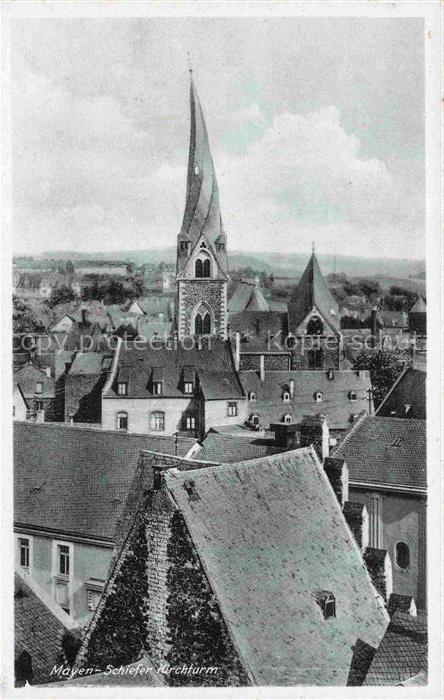 Mayen Eifel Rheinland-Pfalz Ansicht mit Schiefer Kirchturm
