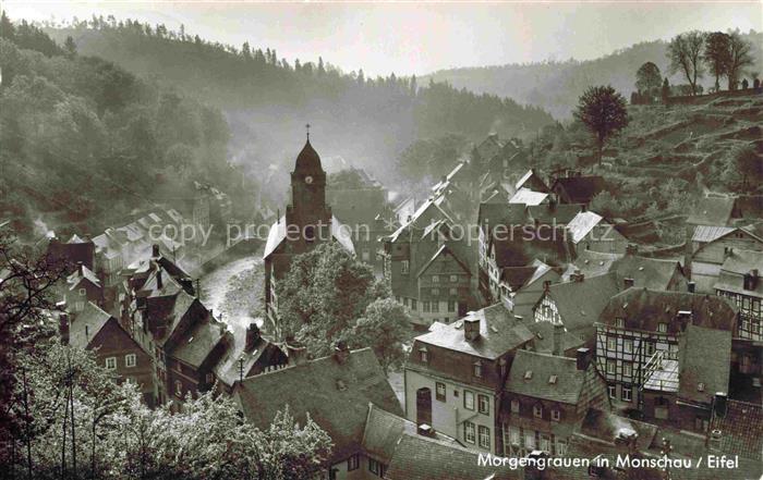 Monschau Montjoie NRW Die Stadt im Morgengrauen