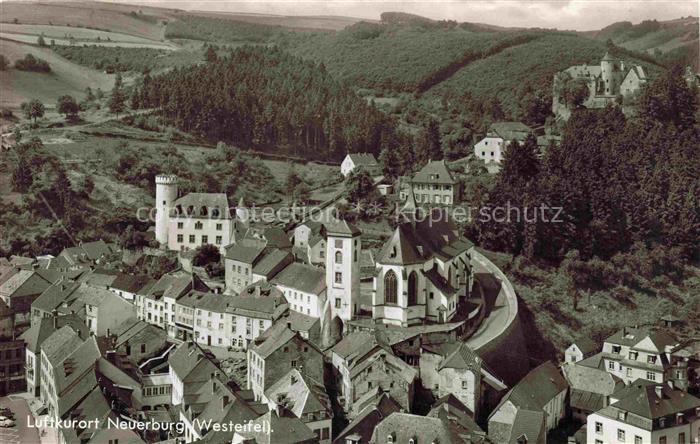 Neuerburg Eifel Bitburg-Pruem Rheinland-Pfalz Altstadt mit Kirche