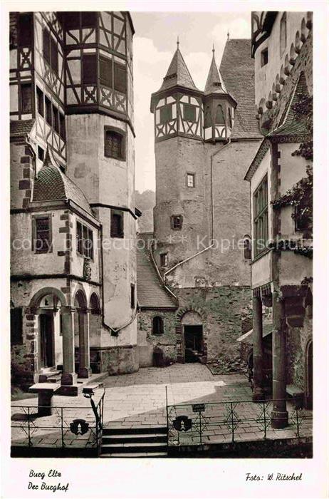 Wierschem Burg Eltz Burghof