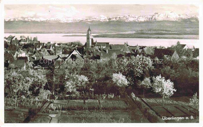 ueberlingen Bodensee BW Stadtpanorama mit Blick auf die Schweizer Alpen