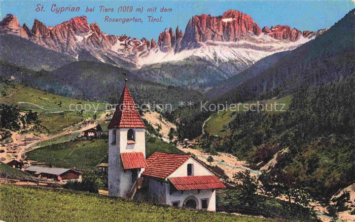 St Cyprian Tiers Tires Bolzano IT Kirche Blick gegen Rosengarten Dolomiten