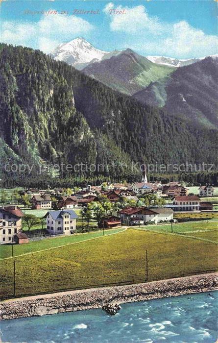 Mayrhofen  Zillertal Tirol AT Ortsansicht mit Kirche Zillertaler Alpen