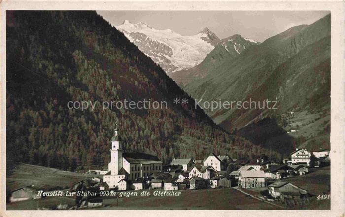Neustift  Stubaital Tirol AT Ortsansicht mit Kirche Blick gegen die Gletscher St