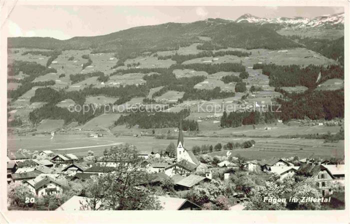 Fuegen Zillertal Tirol AT Panorama Ortsansicht mit Kirche