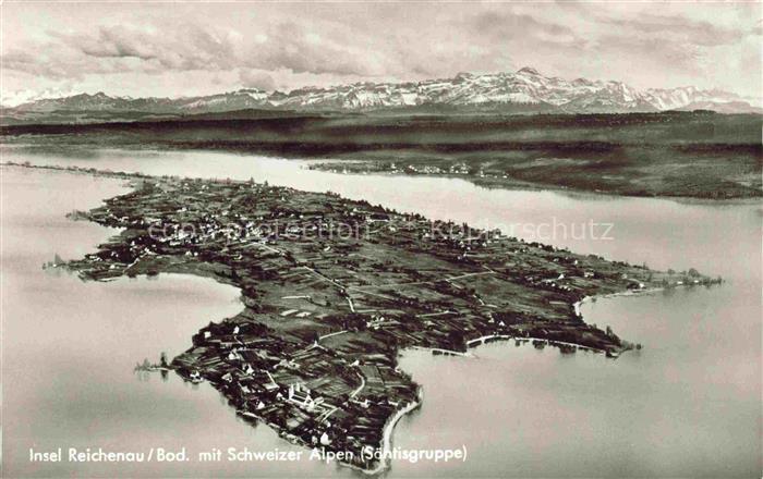 Insel Reichenau mit Schweizer Alpen Saentisgruppe Appenzeller Alpen