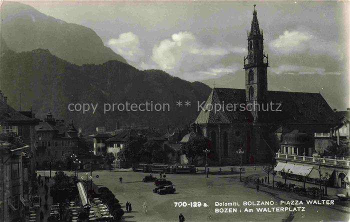 Bozen  BOLZANO Suedtirol IT Partie am Walterplatz Kirche