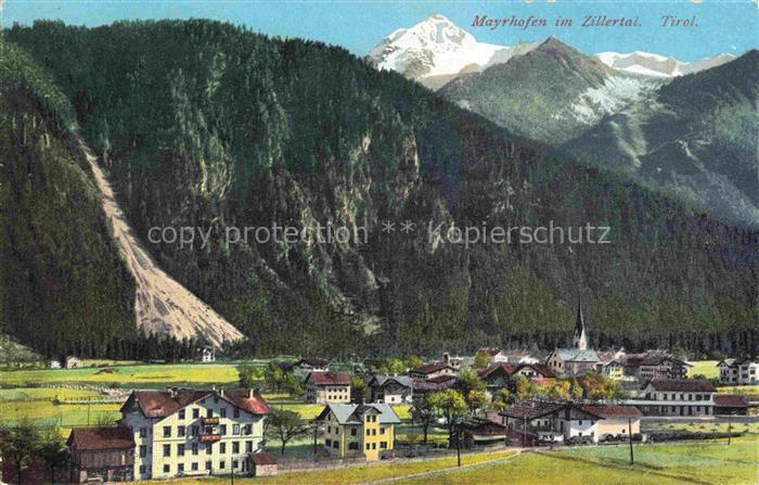 Mayrhofen  Zillertal Tirol AT Teilansicht mit Kirche Zillertaler Alpen