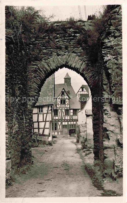 Rhens Rhein Mayen-Koblenz Rheinland-Pfalz Tordurchblick auf Fachwerkhaus