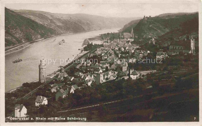 Oberwesel Rhein mit Ruine Schoenburg