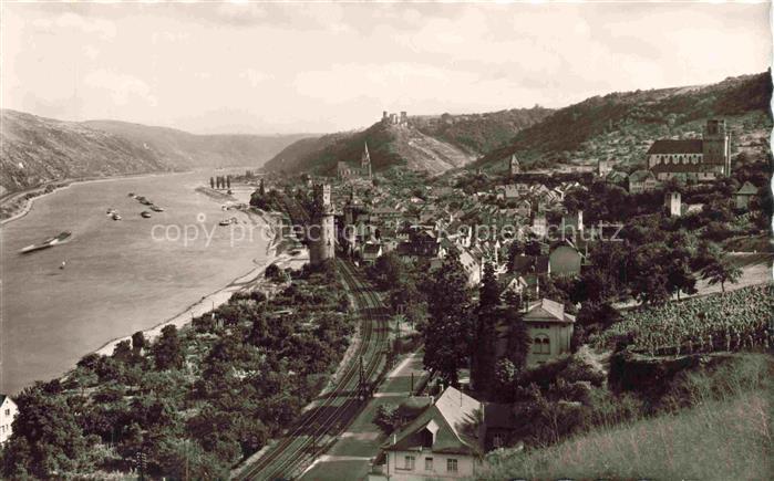 Oberwesel Rhein mit der Schoenburg