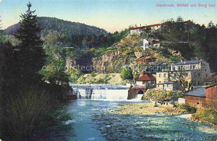 INNSBRUCK Tirol AT Sillfall mit Berg Isel