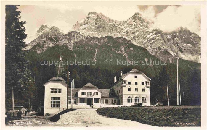 Zugspitzbahn Garmisch-Partenkirchen Bayern Talstation mit der Trasse