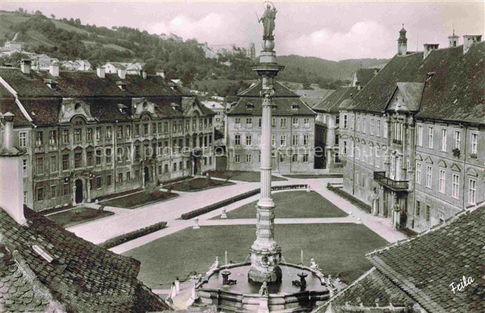 Eichstaett Oberbayern Mariensaeule am Residenzplatz und Willibaldisburg