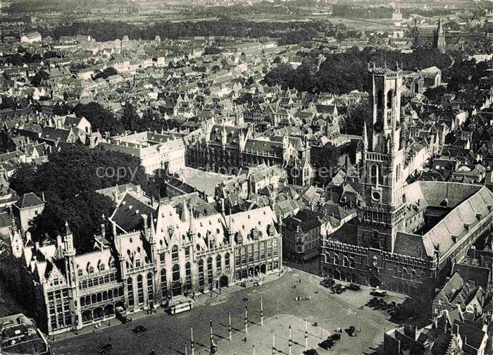 Bruges  BRUGGE Belgie Le Beffroi et Grande Place vue aérienne