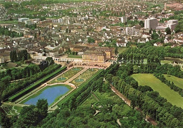 BRueHL  Rheinland NRW Stadtansicht mit Schloss Schlosspark