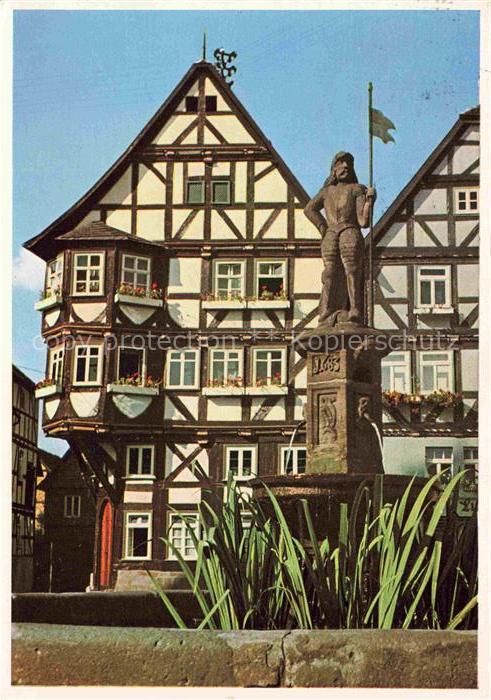 Treysa 700jaehrige Stadt Johannismaennchen am Marktplatz Fachwerkhaeuser