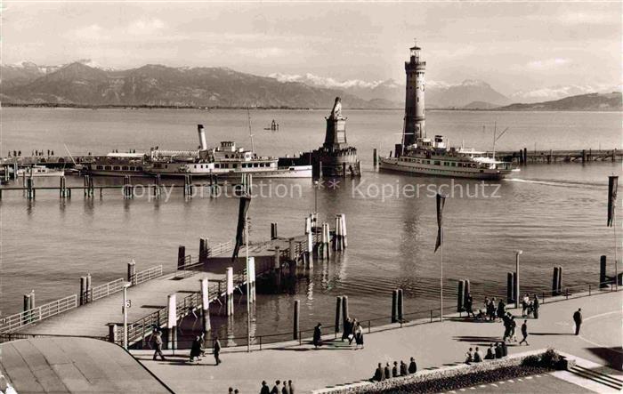 Dampfer Binnenschifffahrt Lindau Bodensee Hafeneinfahrt Leuchtturm