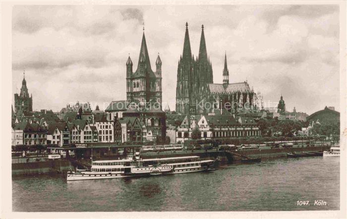 Dampfer Seitenrad Koeln Dom