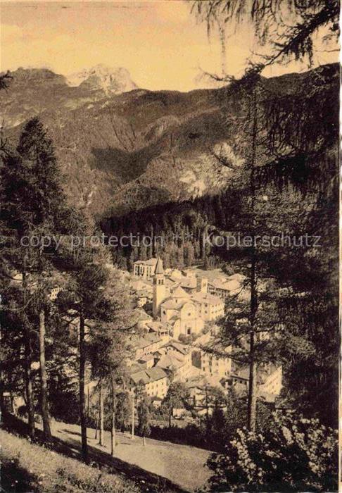 Pieve di Cadore Belluno Veneto IT con sfondo del Tudaio