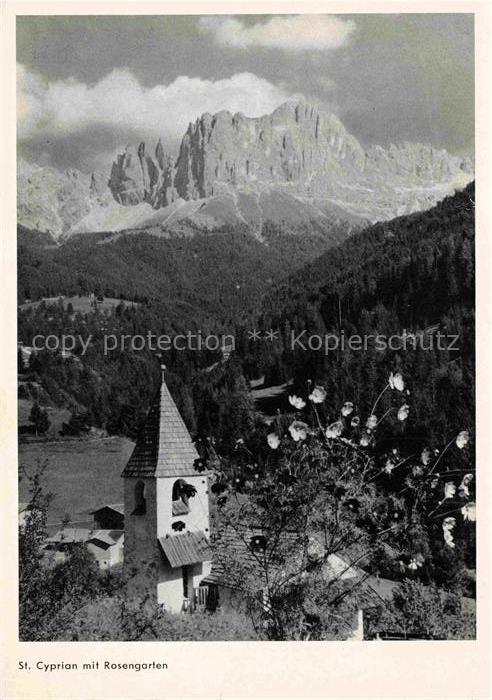 St Cyprian Tiers Tires Bolzano IT Teilansicht mit Kirche Blick gegen Rosengarten