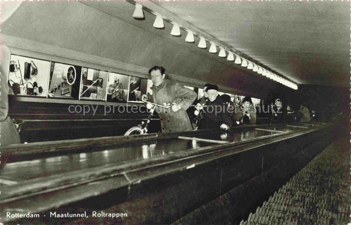 ROTTERDAM  NL Maastunnel Roltrappen