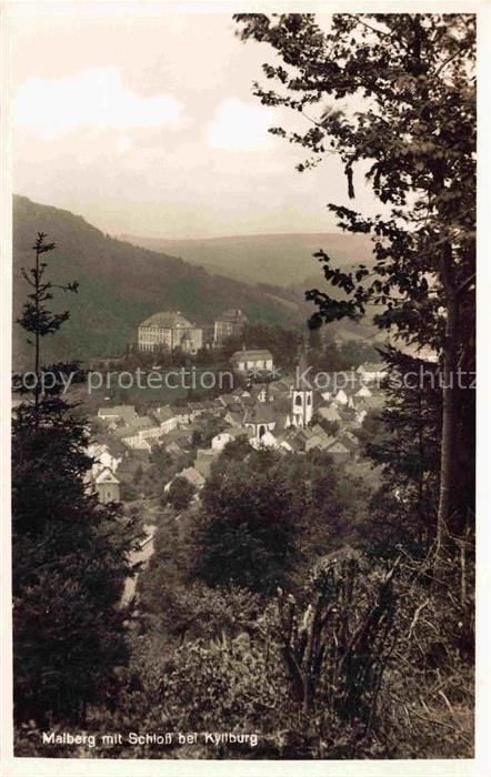 Malberg Eifel Kyllburg Rheinland-Pfalz Panorama Blick gegen das Schloss
