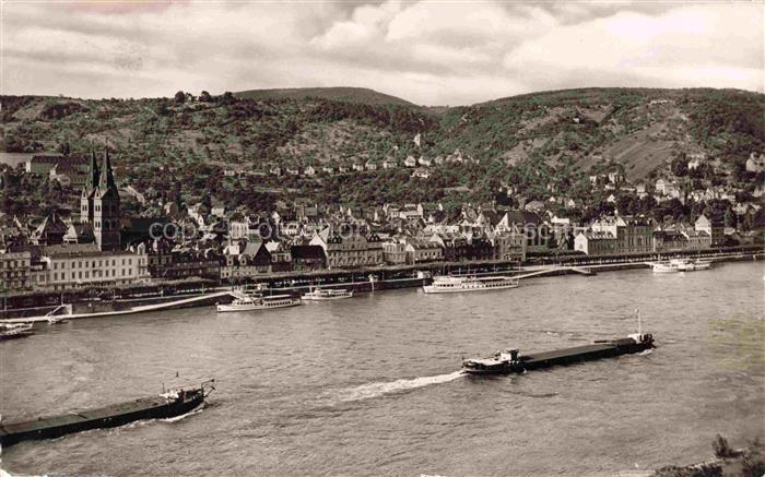 Boppard Rhein Rheinland-Pfalz Panorama Blick ueber den Rhein Binnenschiffahrt