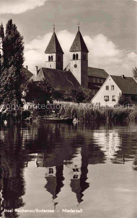 Niederzell Reichenau Konstanz BW Blick zur Kirche Ansicht vom See aus Wasserspie