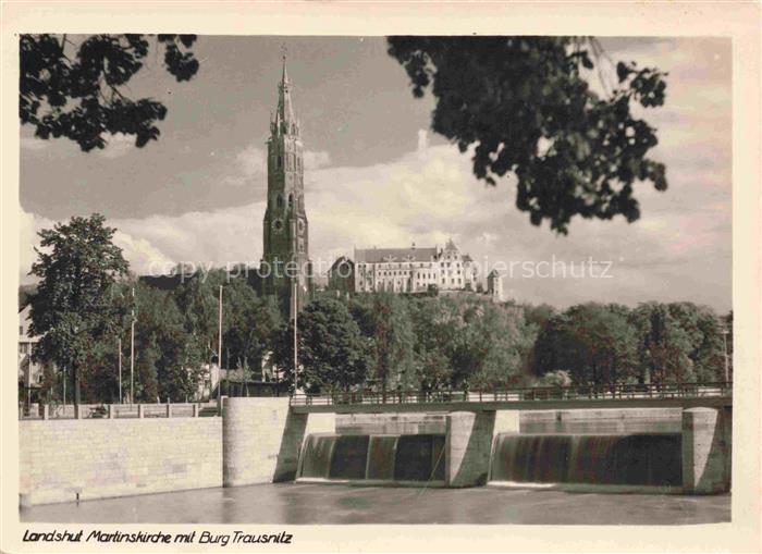 LANDSHUT  Isar Martinskirche mit Burg Trausnitz Isar Wehr
