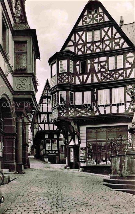 BERNKASTEL-KUES Berncastel Rheinland-Pfalz Mittelalterliches Spitzgiebelhaus