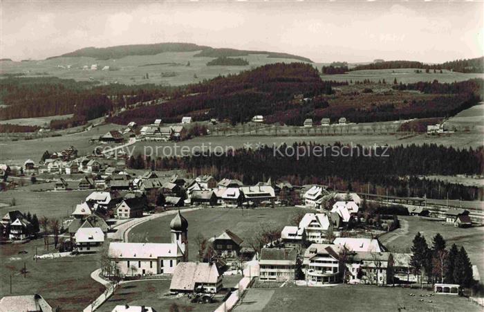 Hinterzarten Breisgau-Hochschwarzwald BW Fliegeraufnahme mit Kirche