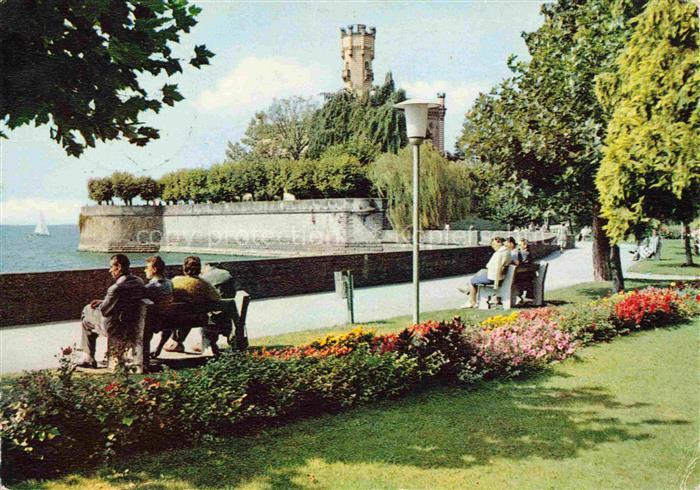 Langenargen Bodensee Uferpromenade mit Schloss Montfort
