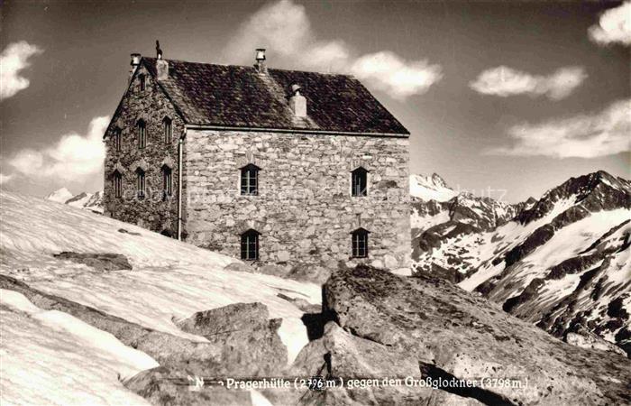 Neue Pragerhuette 2796m Grossvenediger AT mit Grossglockner