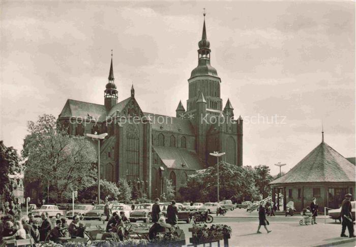 STRALSUND Leninplatz mit Marienkirche