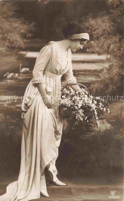 Foto GLCo Nr. 3701/6 Frau Blumenkorb