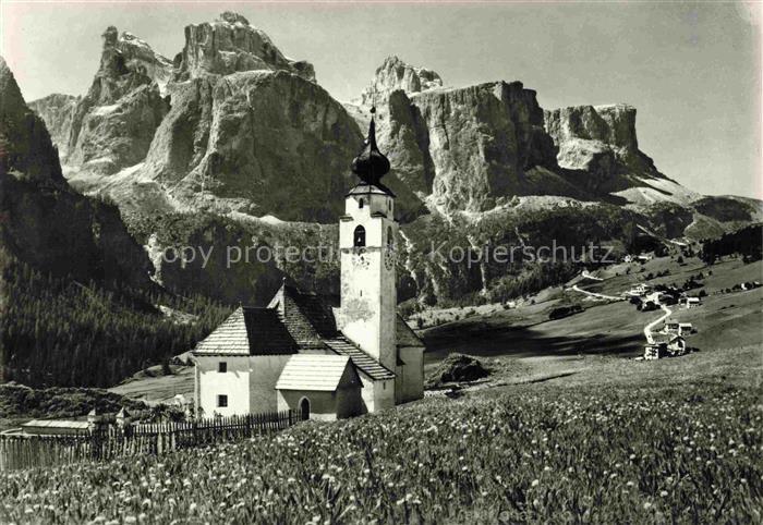 Colfosco in Badia Kolfuschg 1645m Dolomiti IT Kirche mit Gruppo Sella