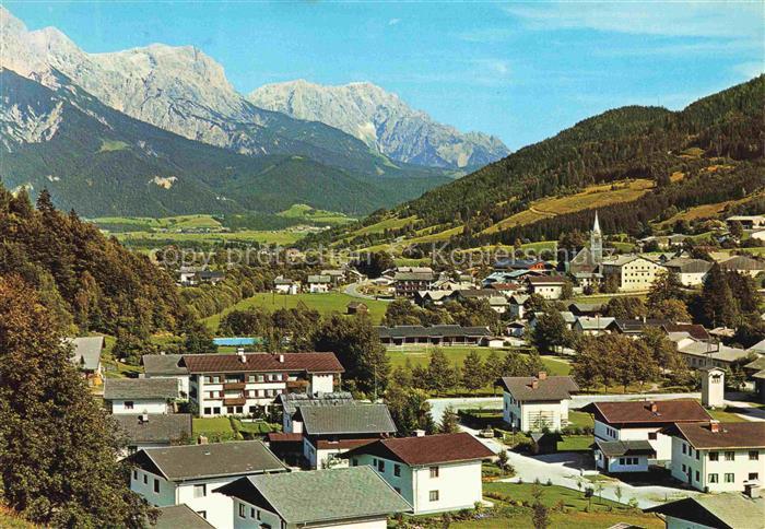 Leogang im Tale Saalbach-Hinterglemm AT mit Steinernes Meer und Hochkoenig