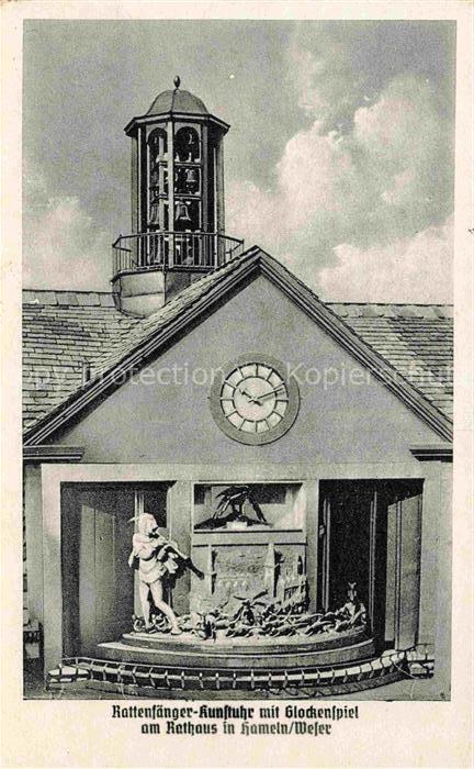 HAMELN Weser Rattenfaenger Kunstuhr mit Glockenspiel am Rathaus