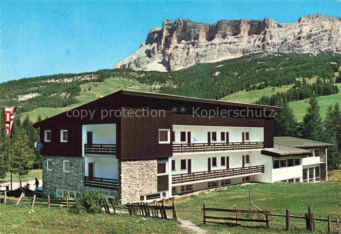 La Villa  Val Badia Gadertal Suedtirol IT Jugendhotel Ciasa Sottsass mit Kreuzko