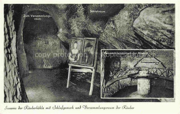 WIESBADEN Inneres der Raeuberhoehle mit Schlafgemach und Versammlungsraum der Ra