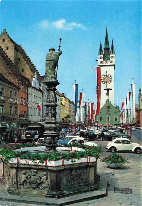 Straubing Ludwigsplatz Brunnen Blick zum Stadtturm