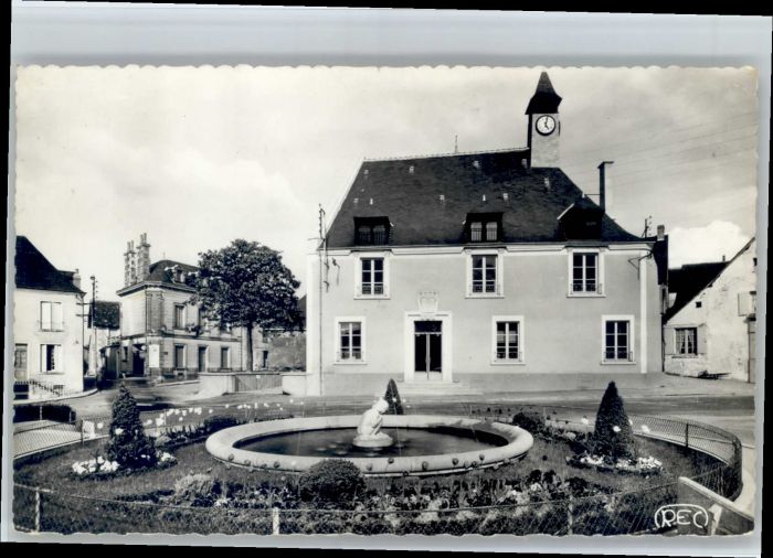 Ecueille Mairie Square